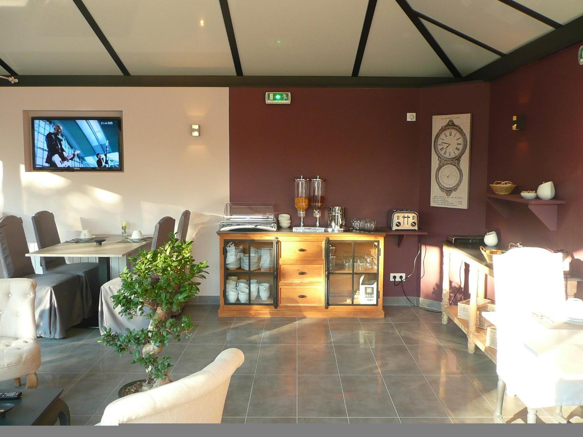 Hotel Le Saint Aubin Chevillé Esterno foto