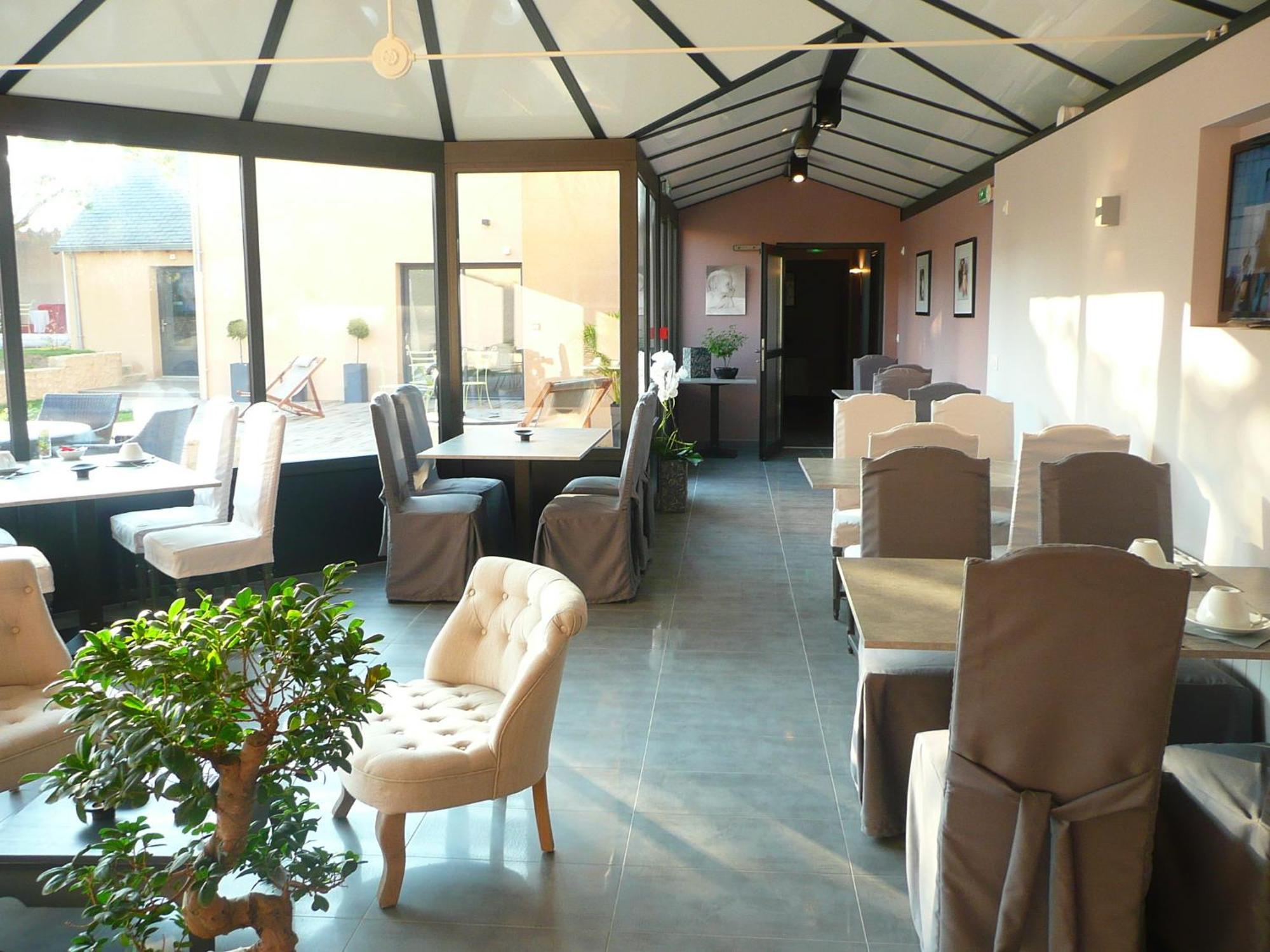Hotel Le Saint Aubin Chevillé Esterno foto